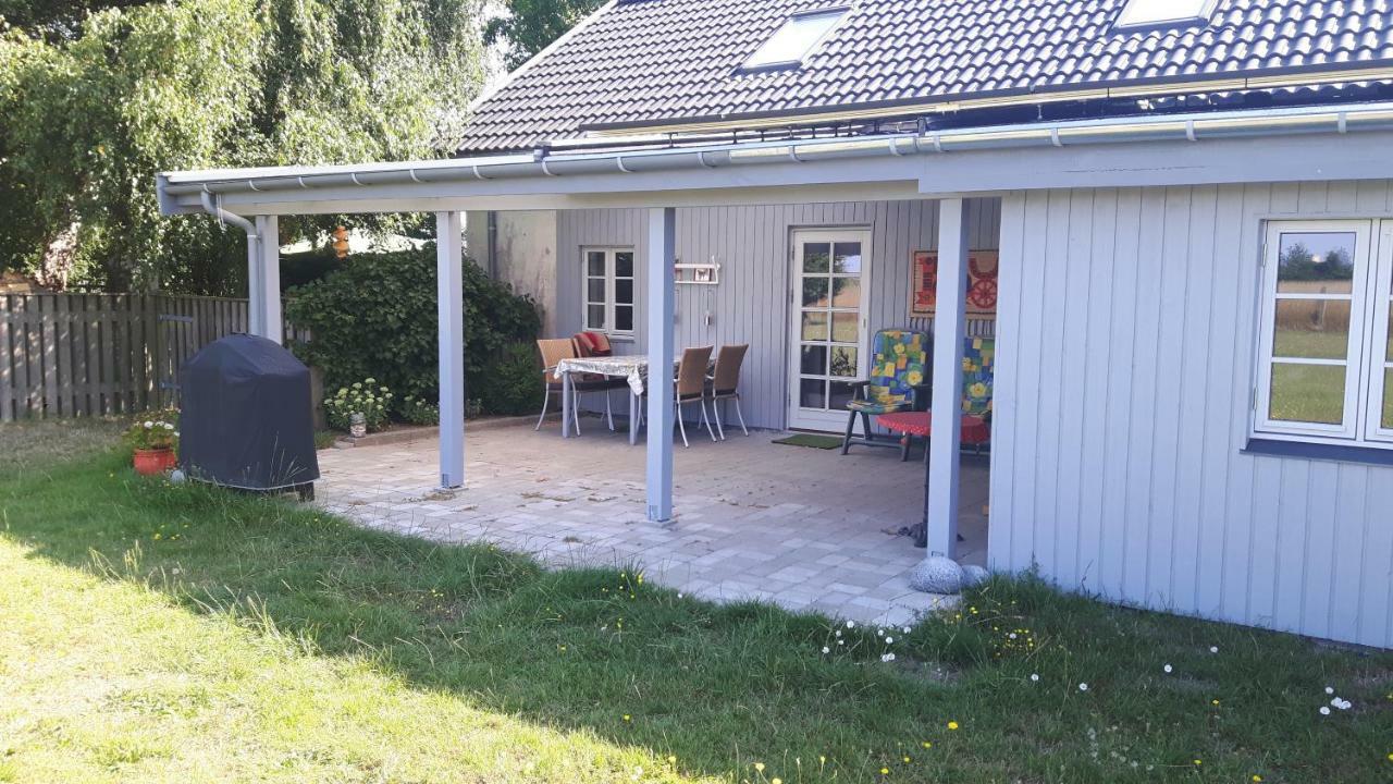 Pelikan Garden 1 Ferielejlighed Max 4 Personer Ved 2 Personer 650,00 Ekstra Personer 150,00 Kr Ekstra Stege Extérieur photo