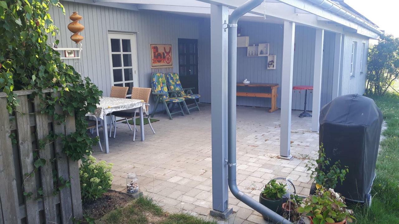 Pelikan Garden 1 Ferielejlighed Max 4 Personer Ved 2 Personer 650,00 Ekstra Personer 150,00 Kr Ekstra Stege Extérieur photo